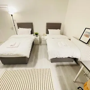 بيت ضيافة Leytonstone House - Sleepylodge, لندن
