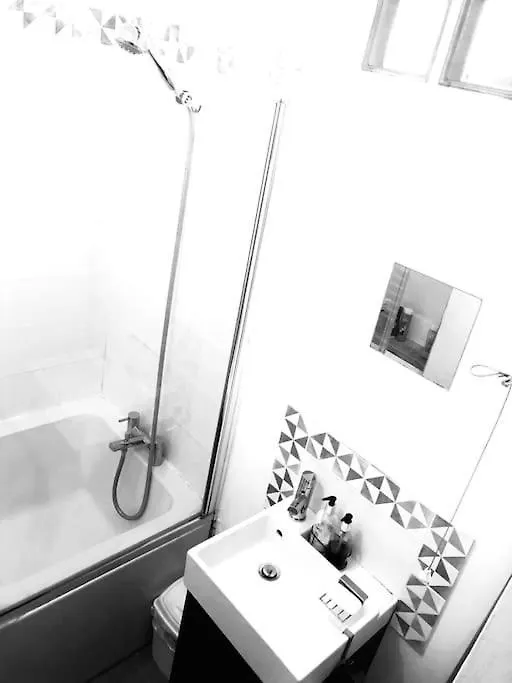 Apartment Carpe Diem Rooms Flat Near Zone 1 London